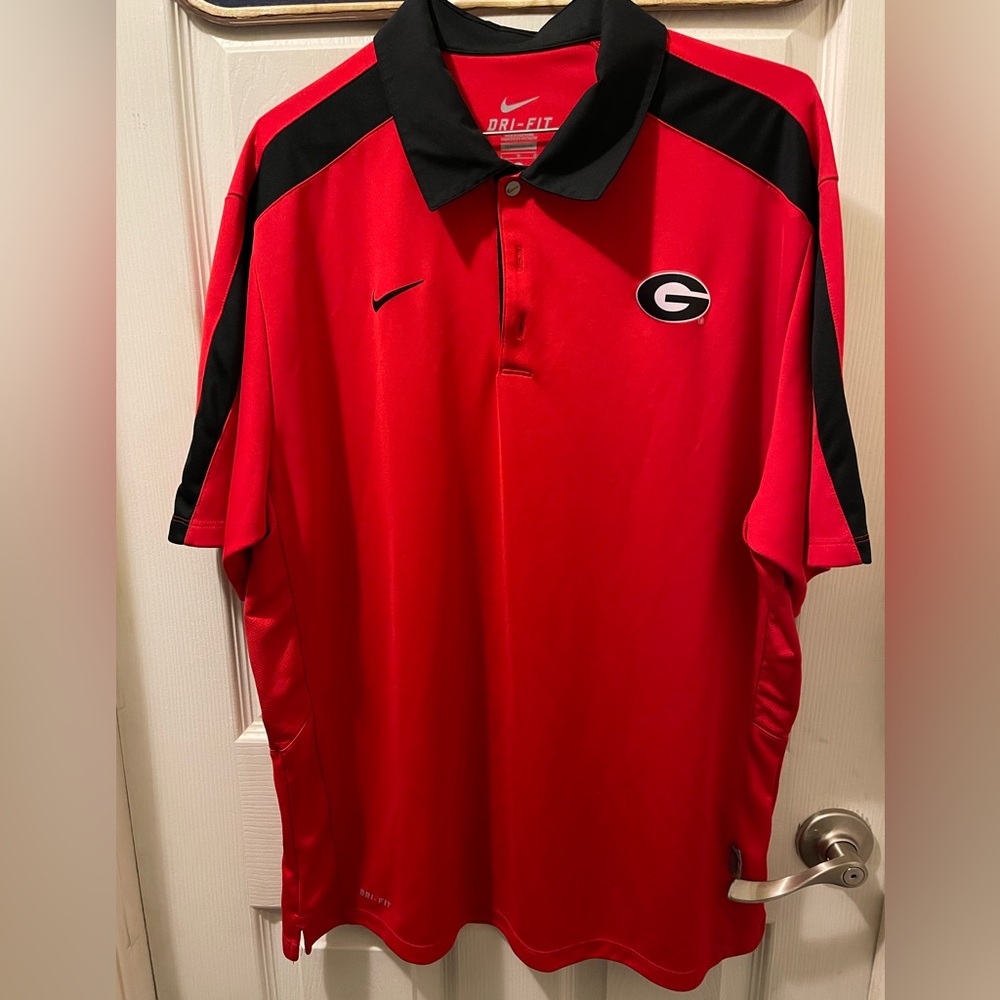 Men’s large Georgia Bulldog red Nike dri- fit shirt